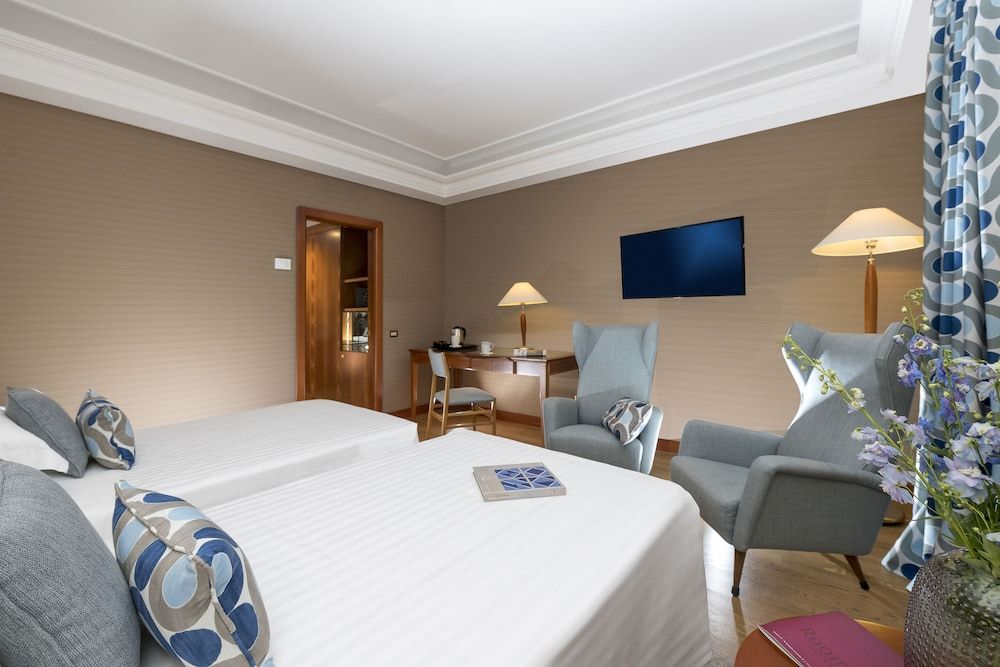 Royal Continental Hotel Naples Classic Double Room 2