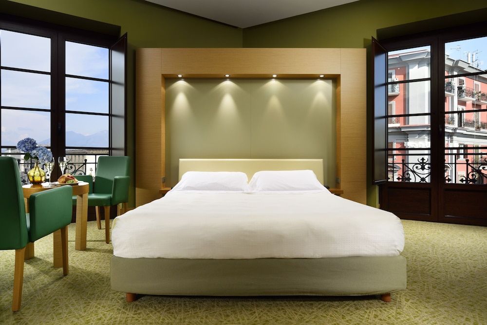 undefined UNA HOTELS Napoli