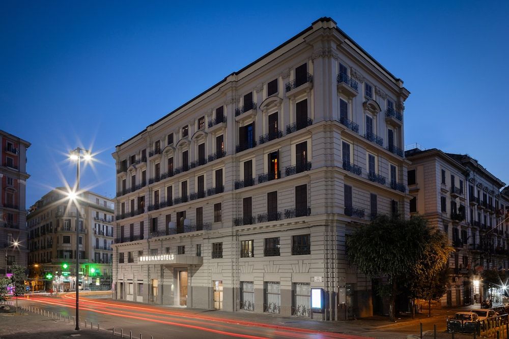 undefined UNA Hotels Napoli 3