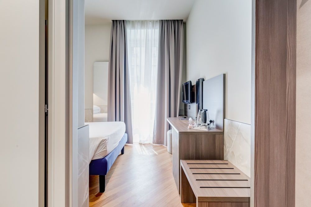 Best Western Plus Hotel Plaza Superior Room, 2 Twin Beds 14