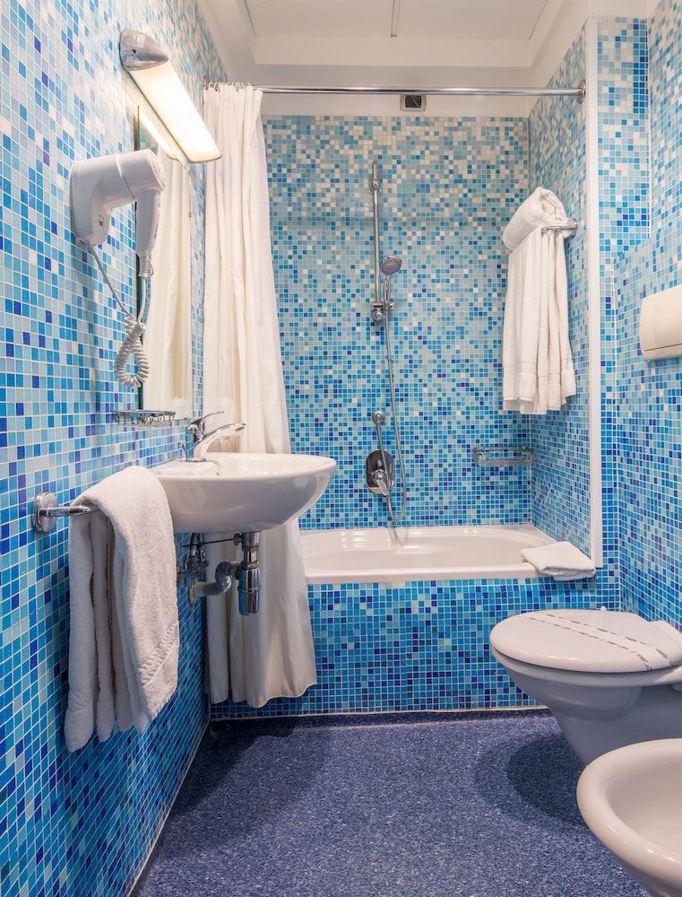 Best Western Plus Hotel Plaza Superior Room, 2 Twin Beds 11