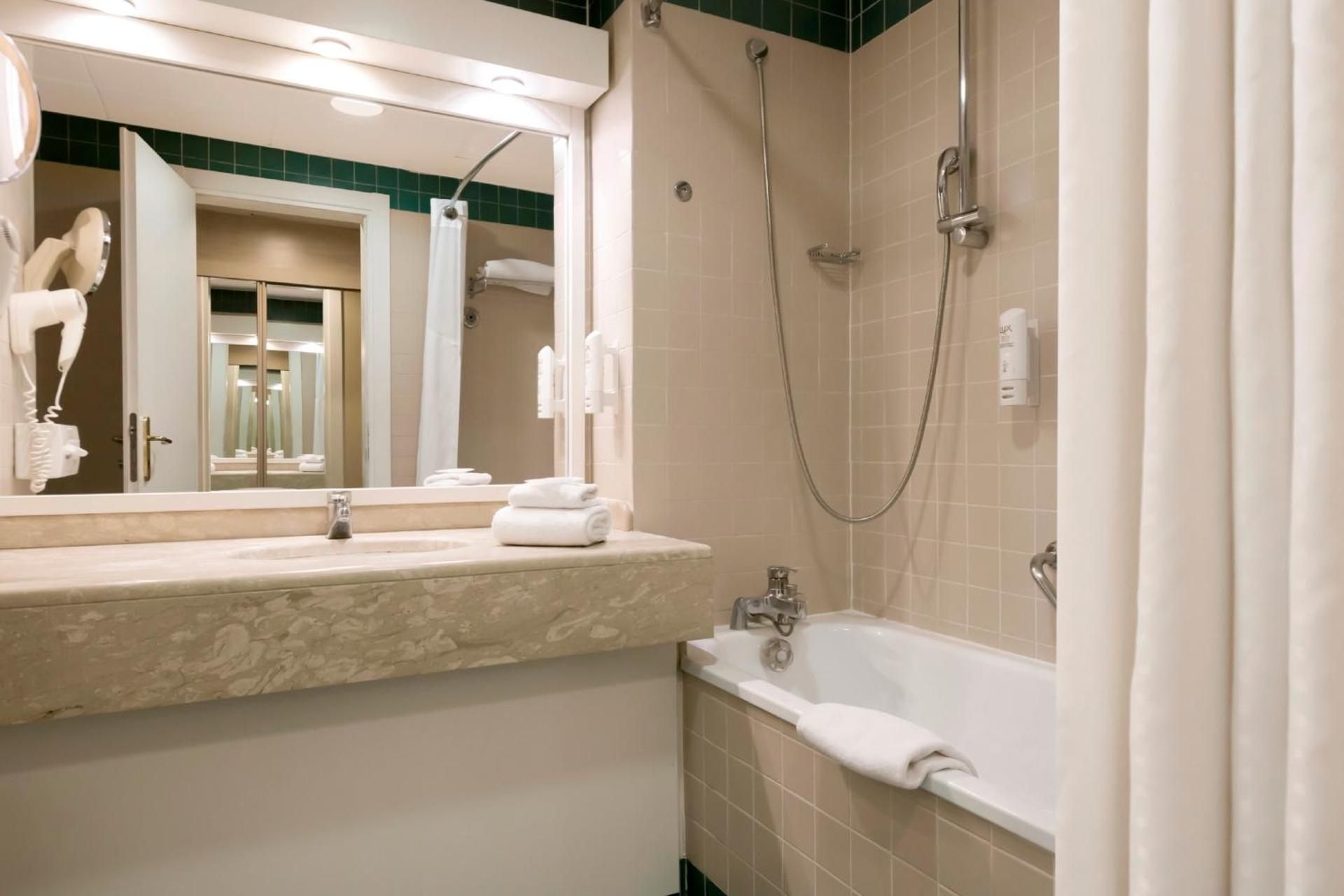 Holiday Inn Naples by IHG 1 King Standard 2