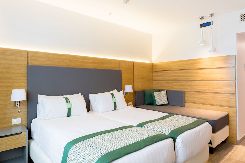 undefined Holiday Inn Naples by IHG 5