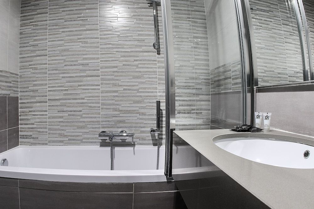 Best Western JFK Hotel Comfort Room, 1 Queen Bed 14