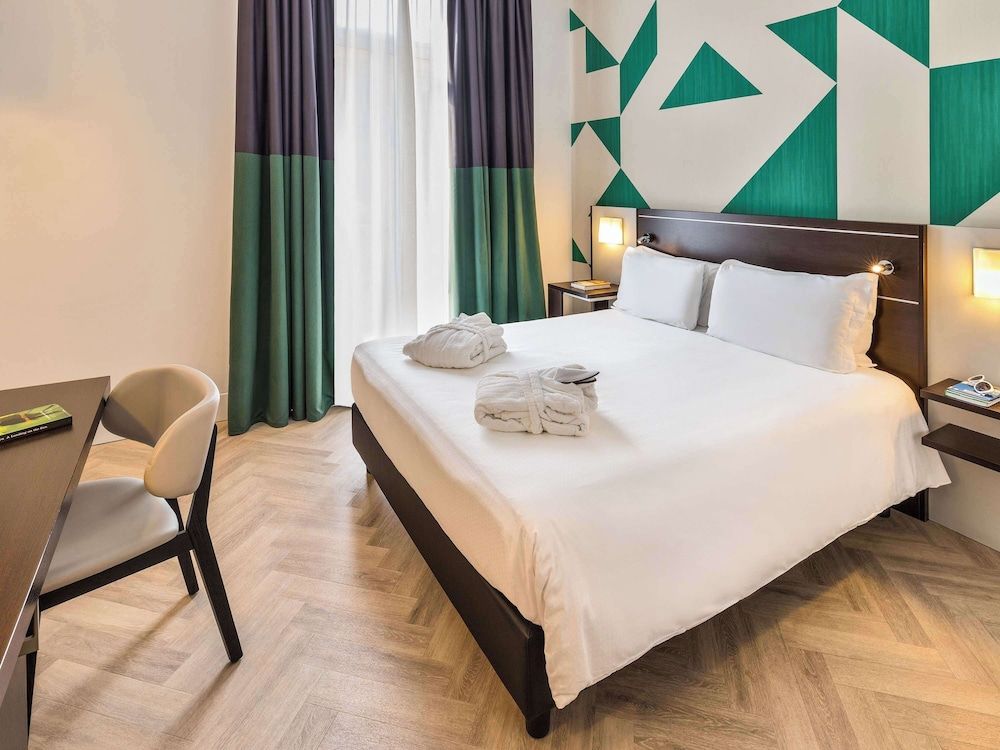 undefined Mercure Napoli Centro Angioino 3