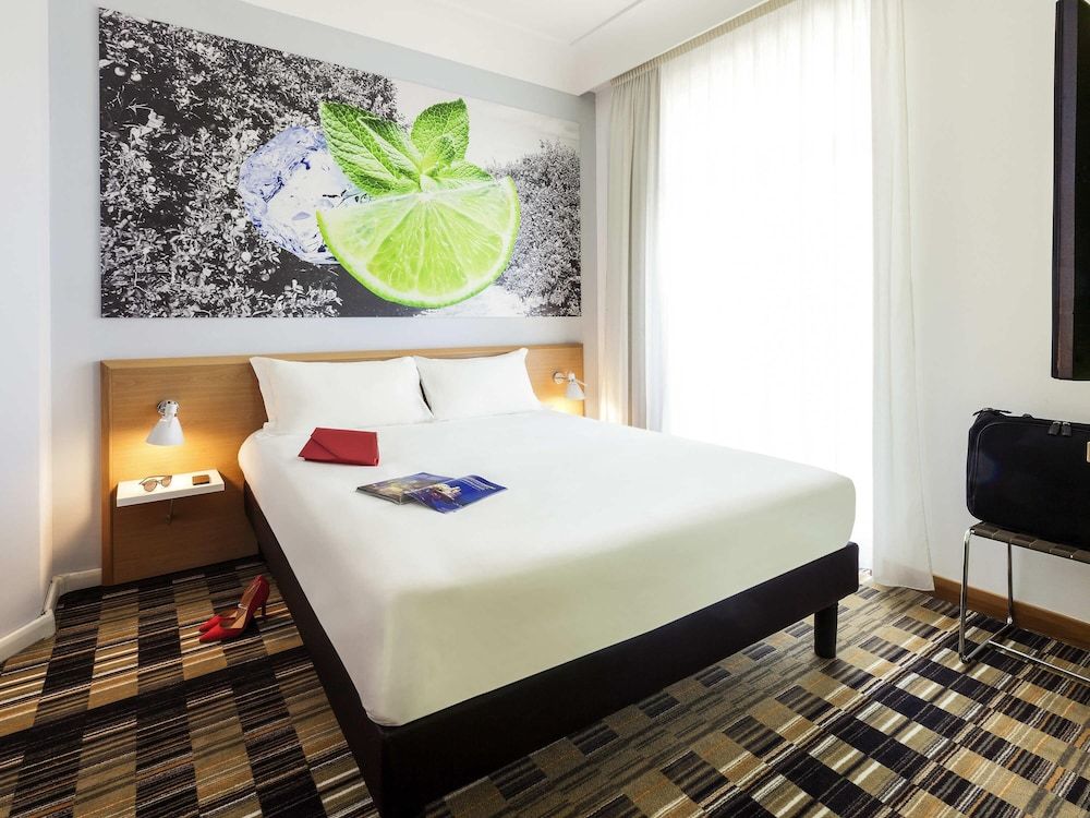 ibis Styles Napoli Garibaldi Standard Room, 1 Double Bed 8