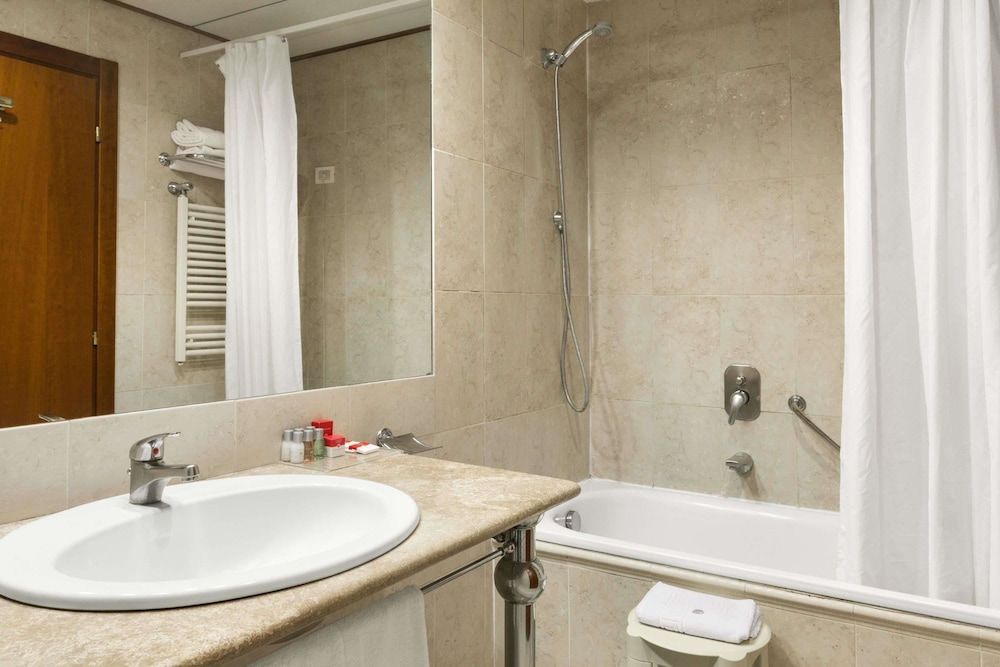 undefined Ramada by Wyndham Naples 6