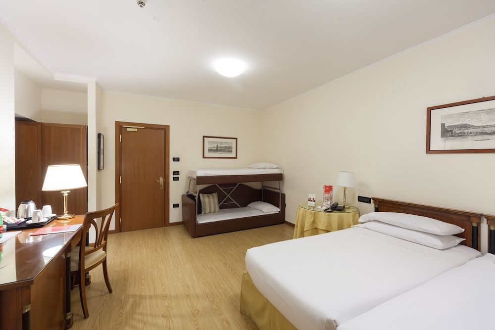 undefined Ramada by Wyndham Naples 10