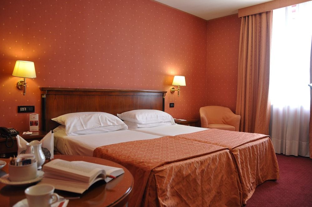 Ramada by Wyndham Naples Standard Double or Twin Room 3