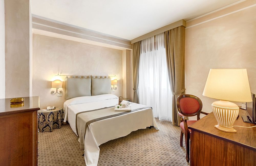 Colonna Palace Mediterraneo Quadruple Room 3