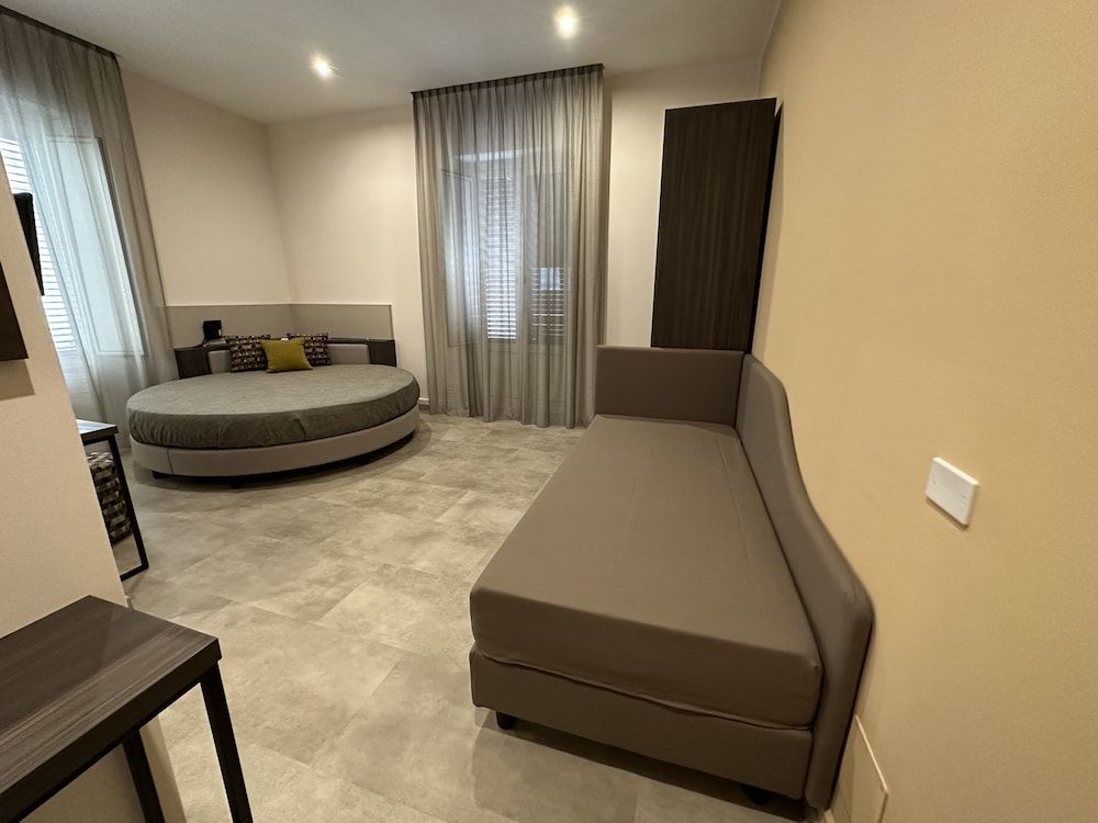 Hotel Tonic Deluxe Double Room 2