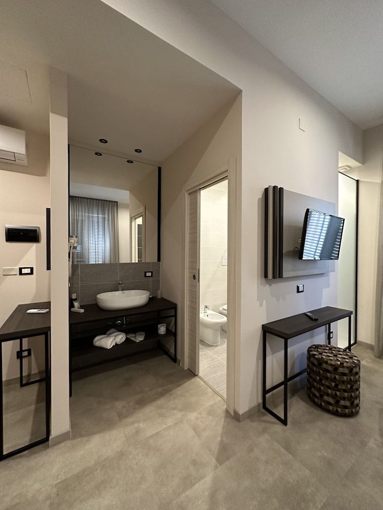 Hotel Tonic Deluxe Double Room 4