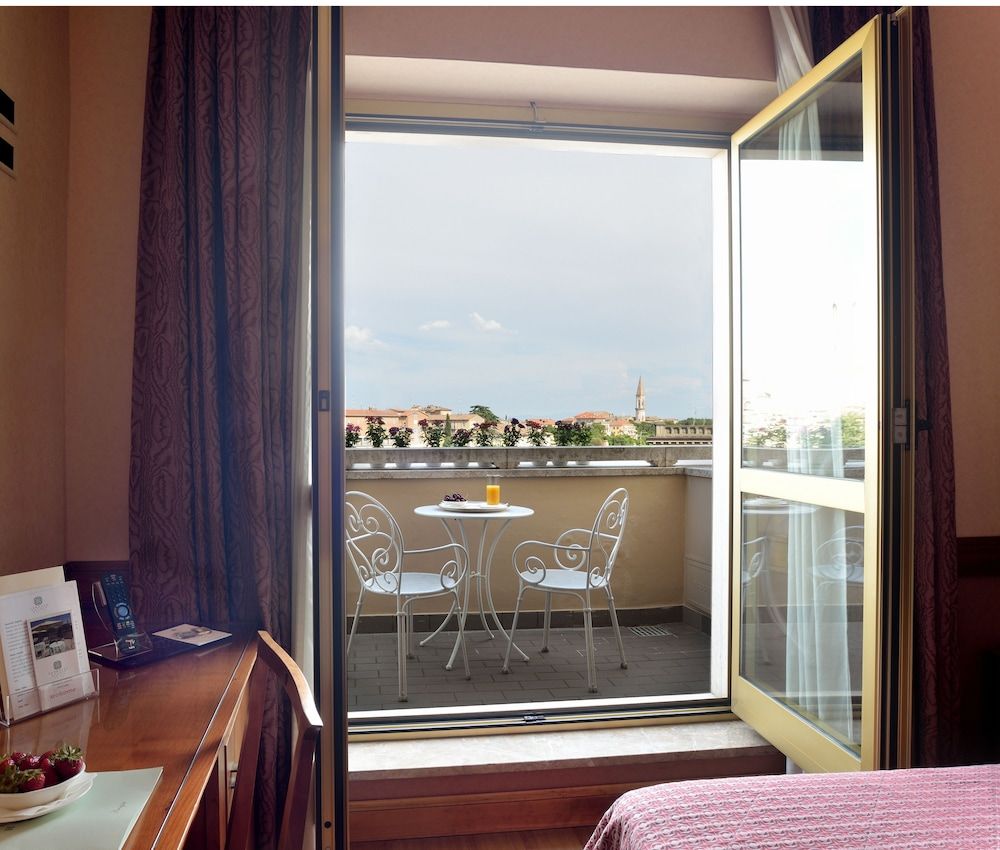 Hotel Sangallo Palace Camera Matrimoniale con balconcino 5