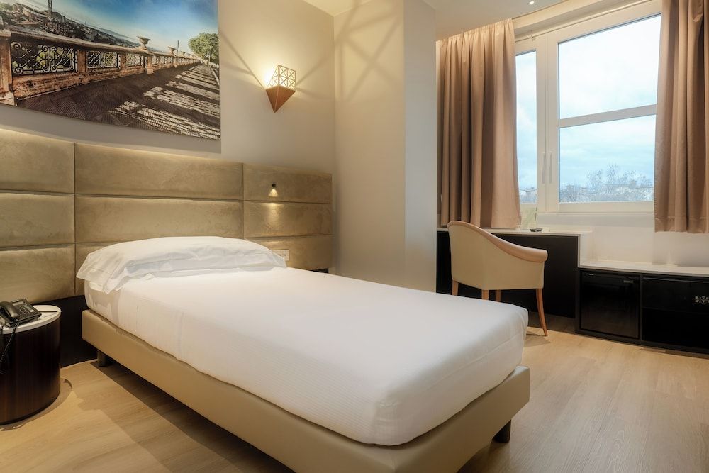 Hotel Sangallo Palace Standard Single Room 2