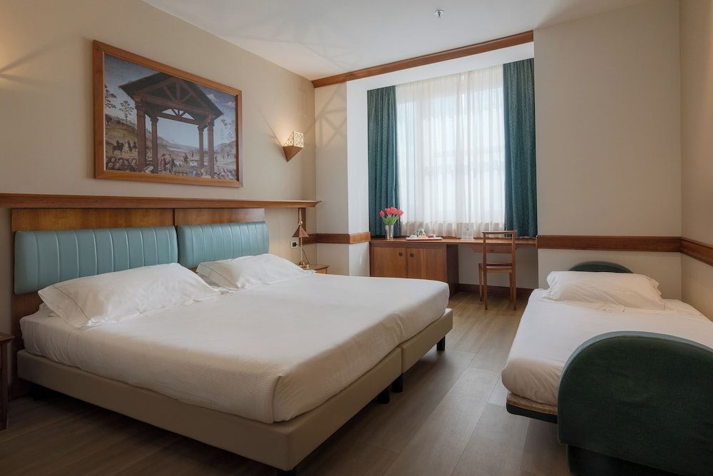 Hotel Sangallo Palace Standard Triple Room 2