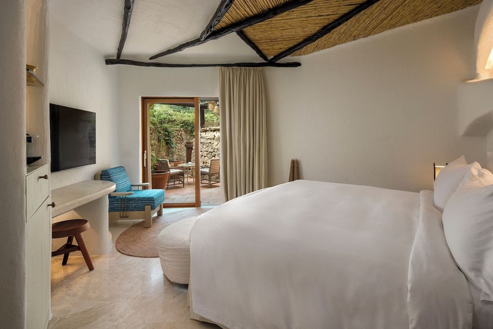 Classic Room, 1 King Bed, Inner View (Contemporary)
