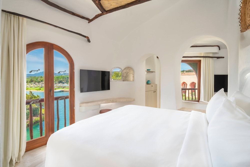 Premium Suite, 1 King Bed, Partial Sea View (Contemporary)