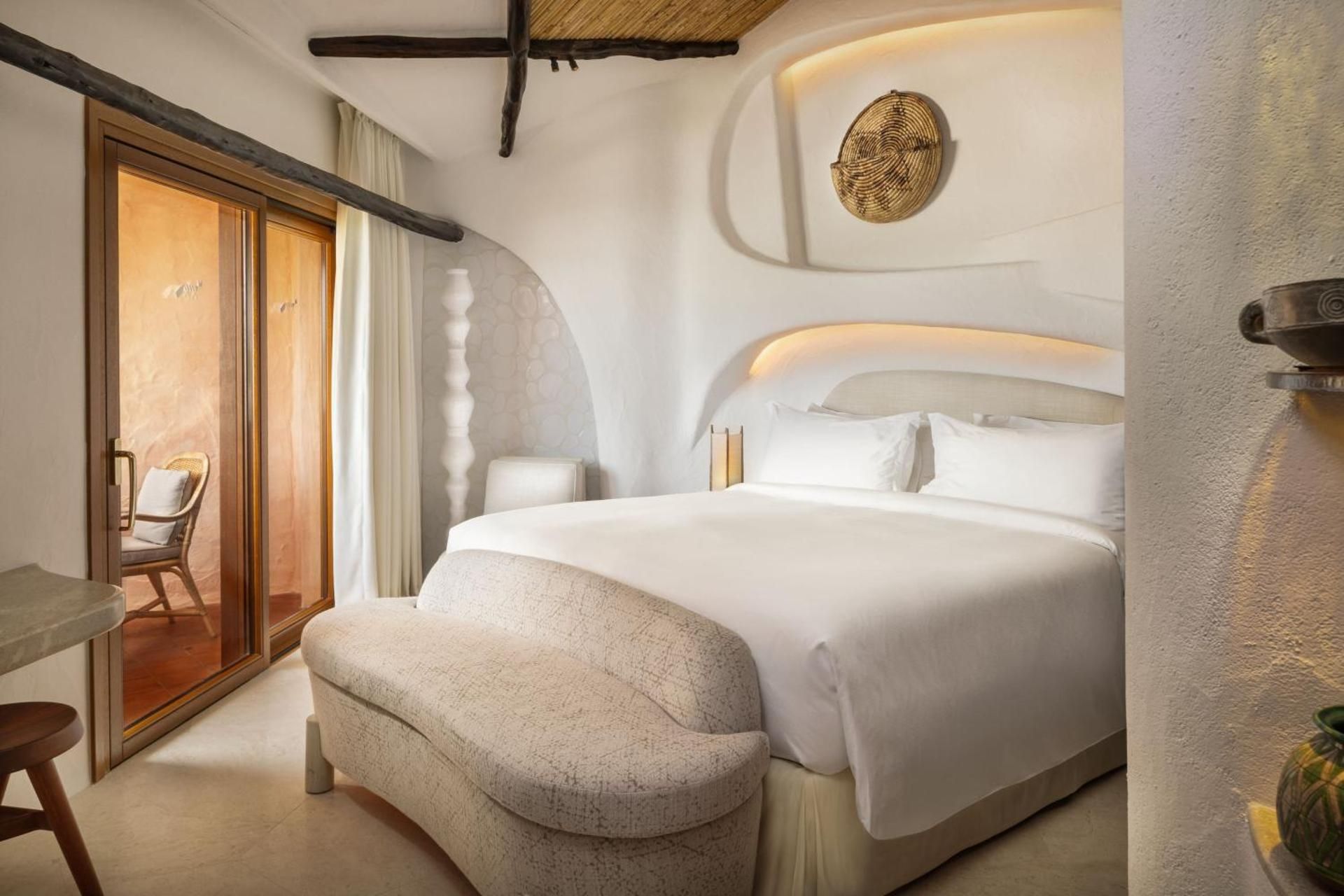 Contemporary Superior, Guest Room, 1 King, Partial Sea View, Main Building, Terrace