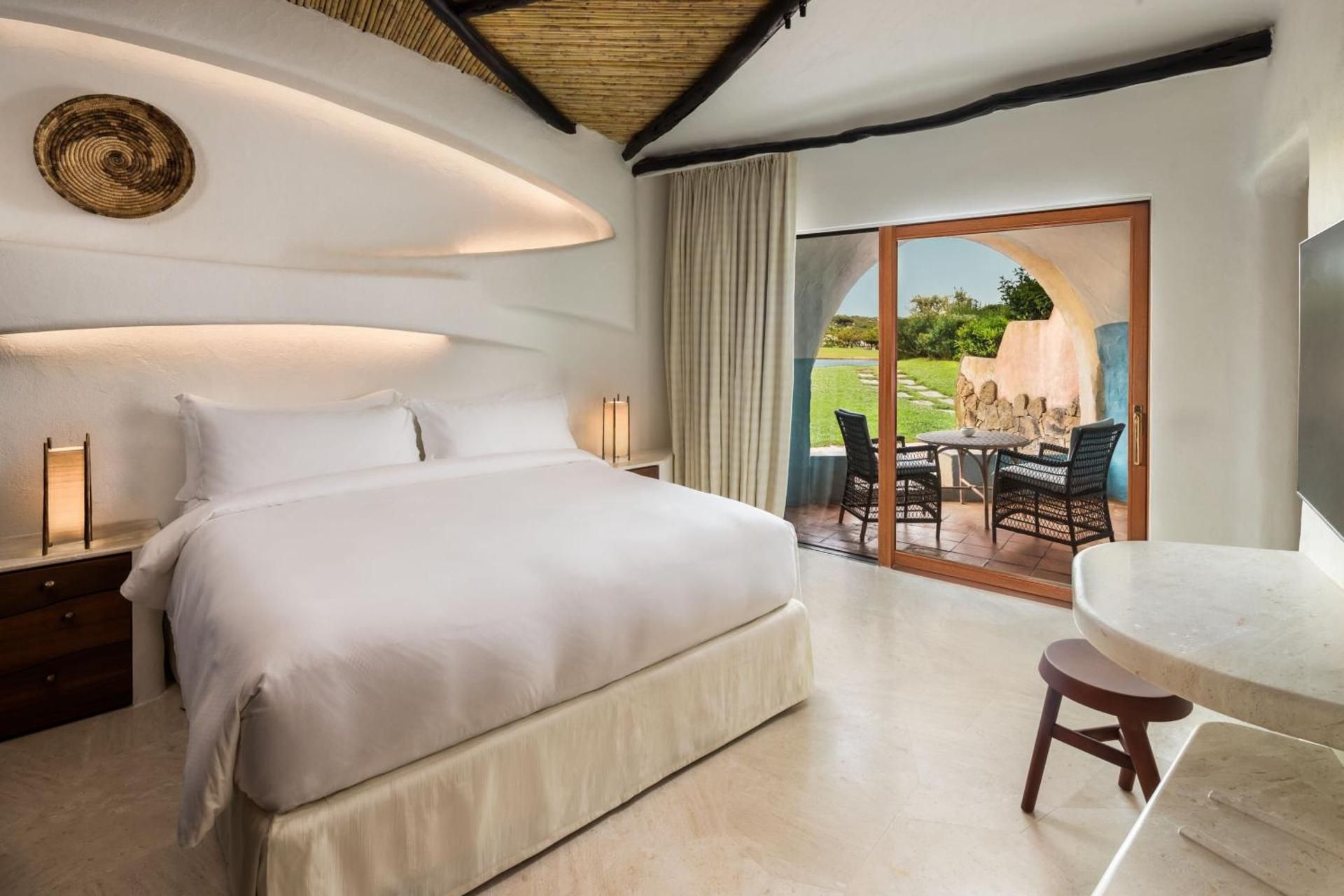 Contemporary Premium Suite, king bed, partial sea view, terrace