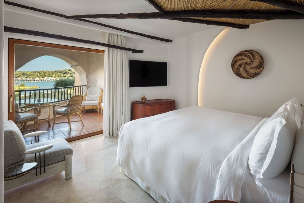 Superior Room, 1 King Bed, Partial Sea View (Contemporary)