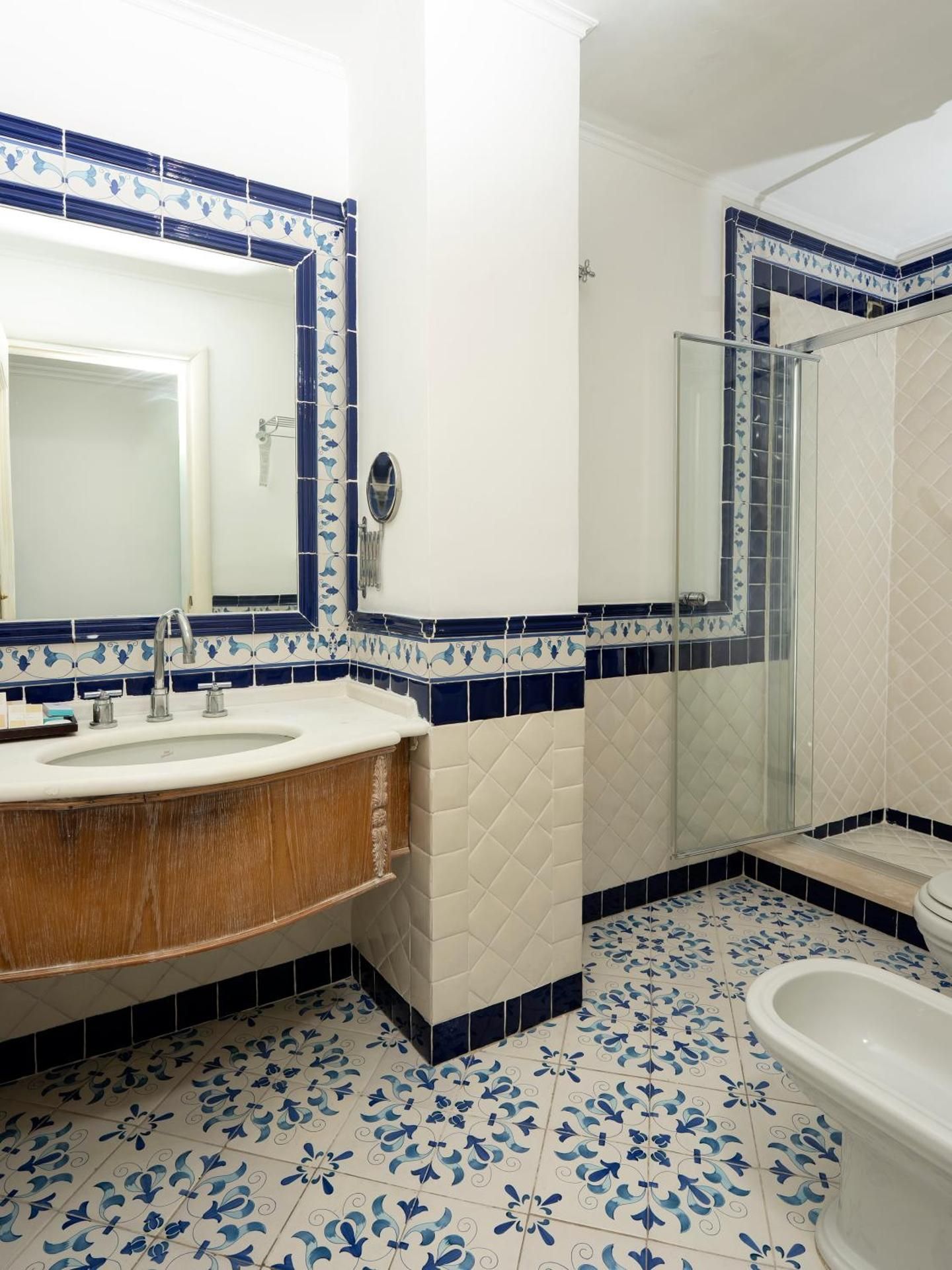 Corner Suite with Sea View