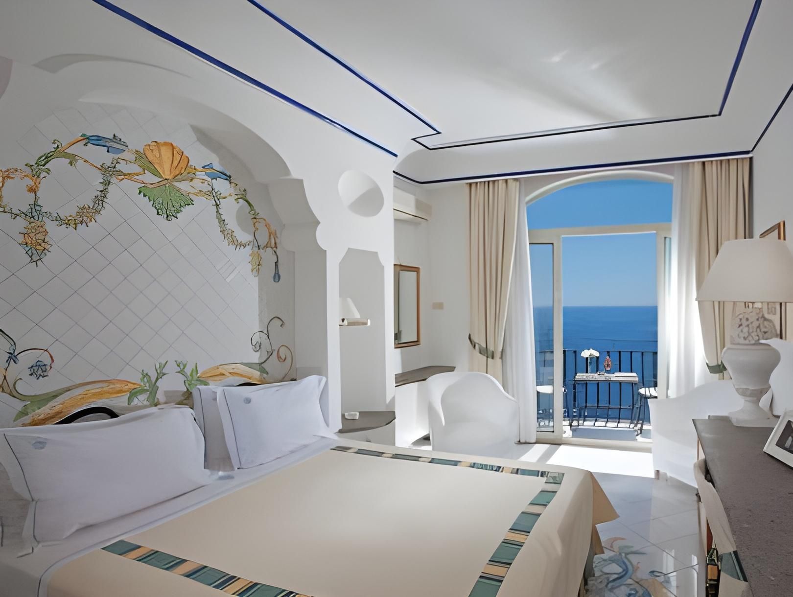 Deluxe Double Room with Lateral Sea View