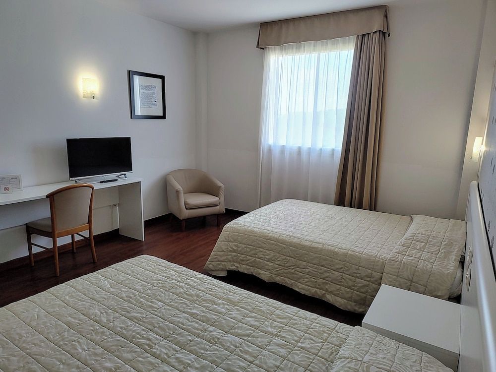 Hotel Datini Standard Quadruple Room 2