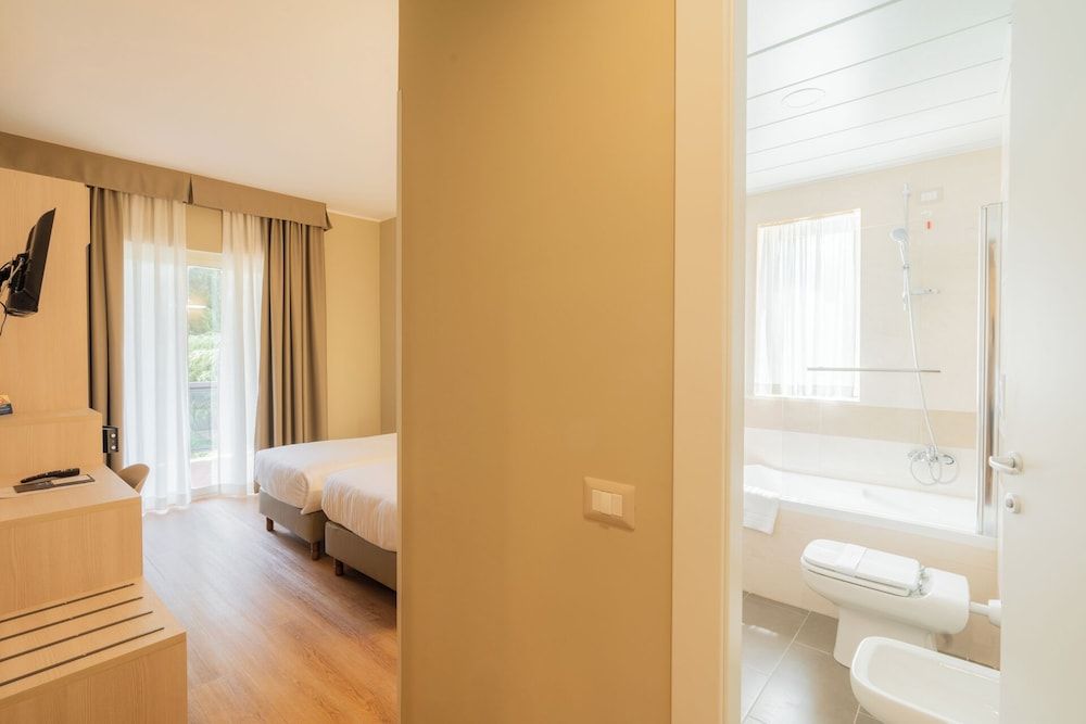 Hotel Pineta Palace Comfort Double or Twin Room, Balcony 10