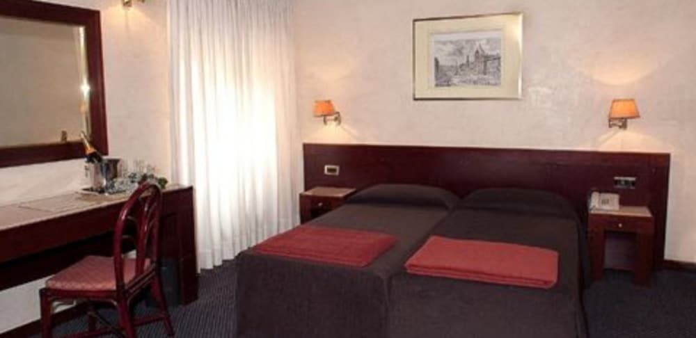 undefined Hotel Accademia 10