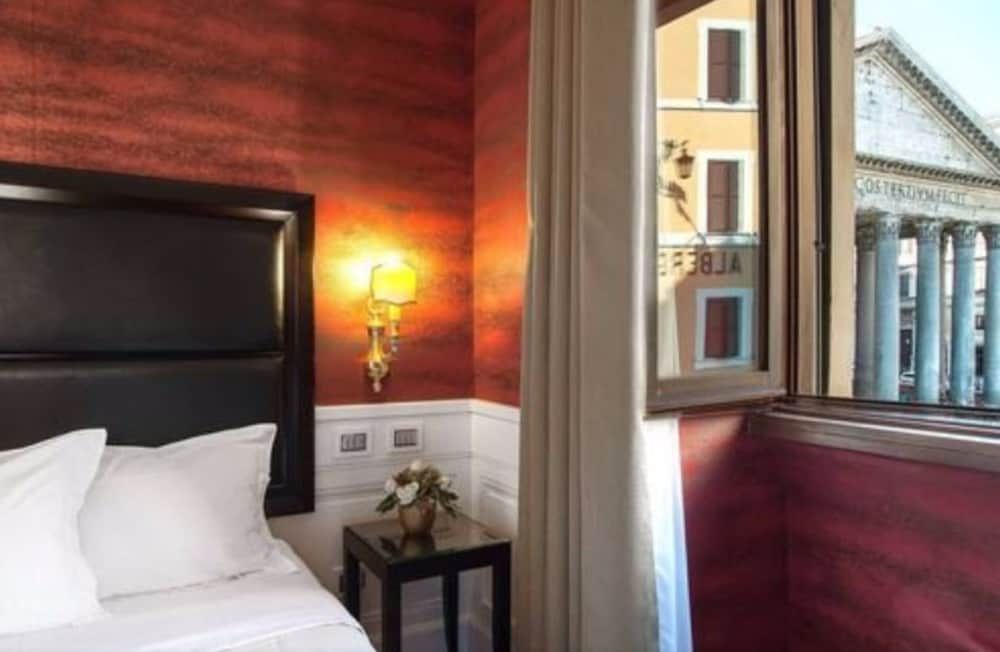 Albergo Del Senato Superior Double Room, City View 10