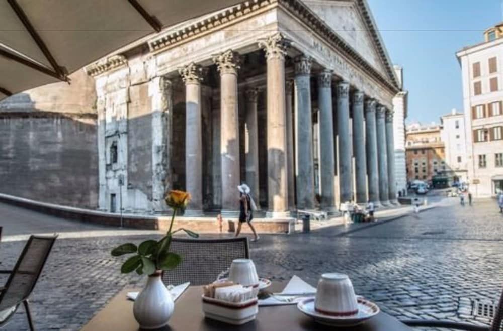 undefined Albergo Del Senato 9