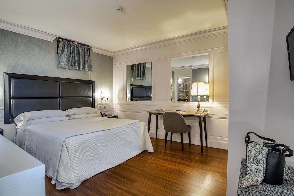 undefined Albergo Del Senato 3