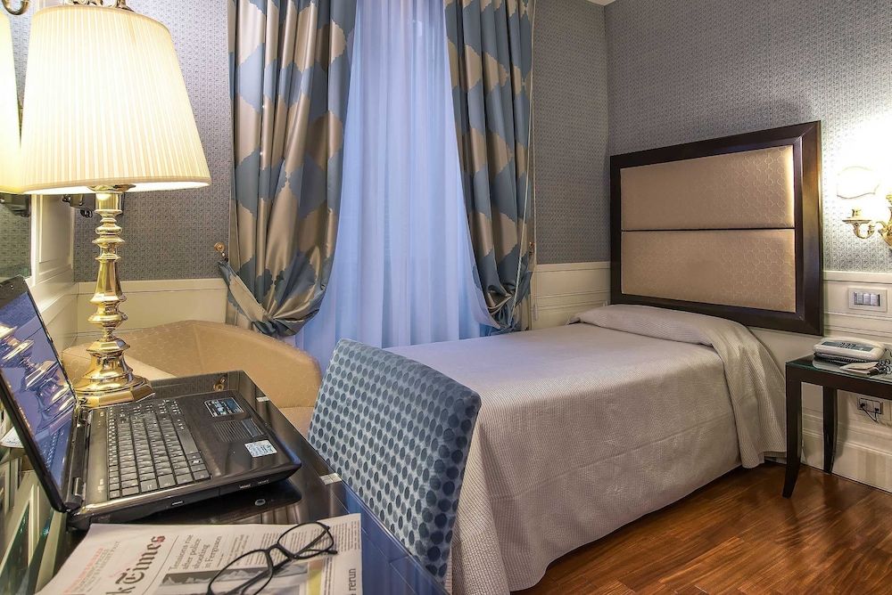 undefined Albergo Del Senato 2