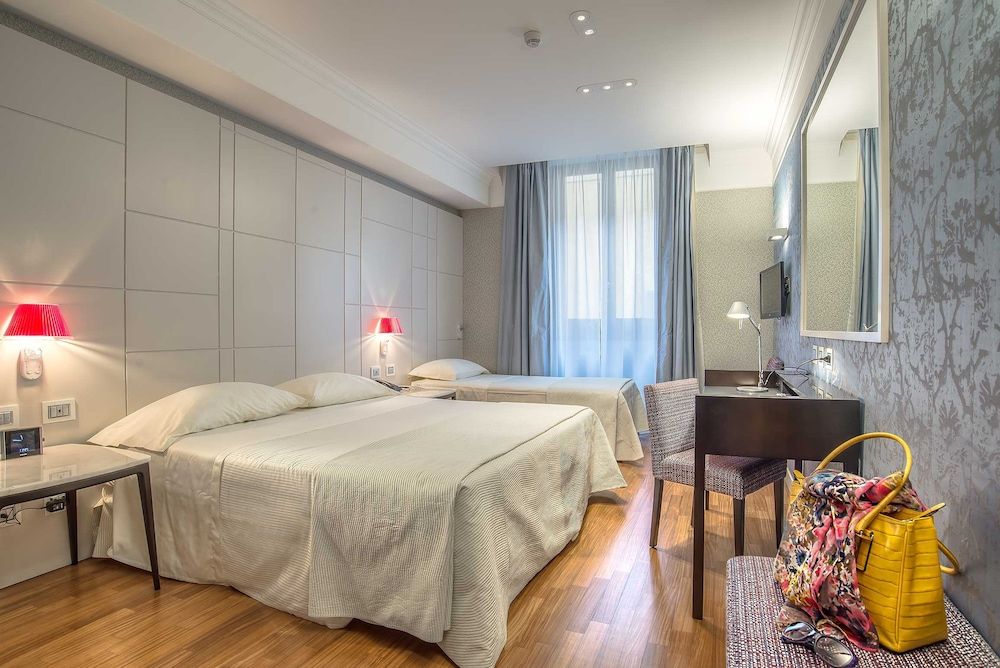 undefined Albergo Del Senato 5