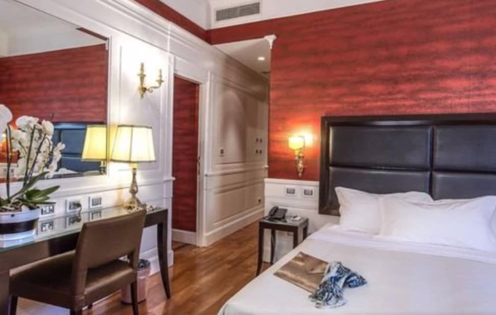 Albergo Del Senato Superior Double Room, City View 7