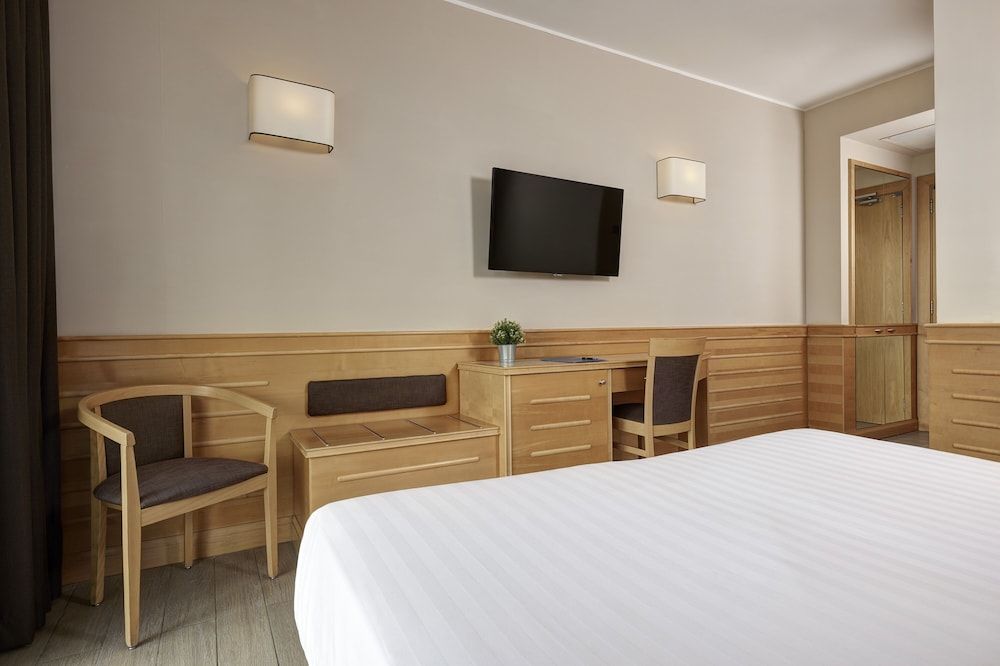 undefined Occidental Aran Park 7