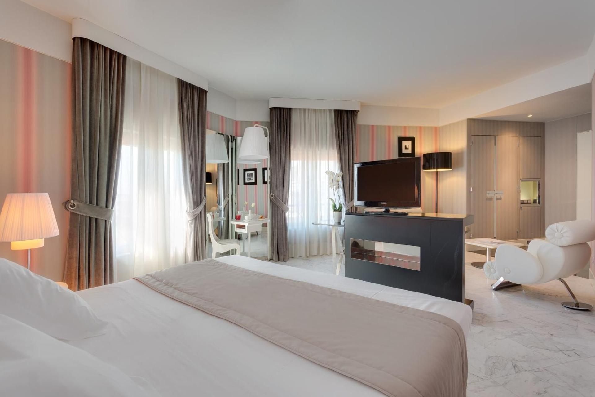 undefined Grand Hotel Palace Rome 7