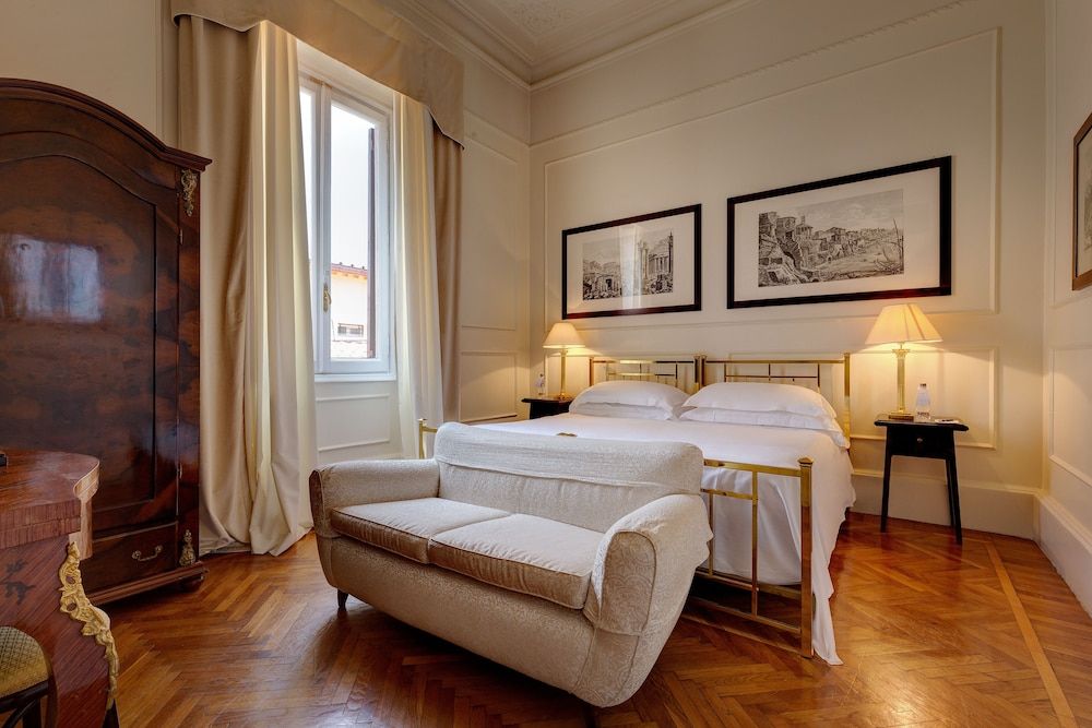 undefined Grand Hotel Plaza 2