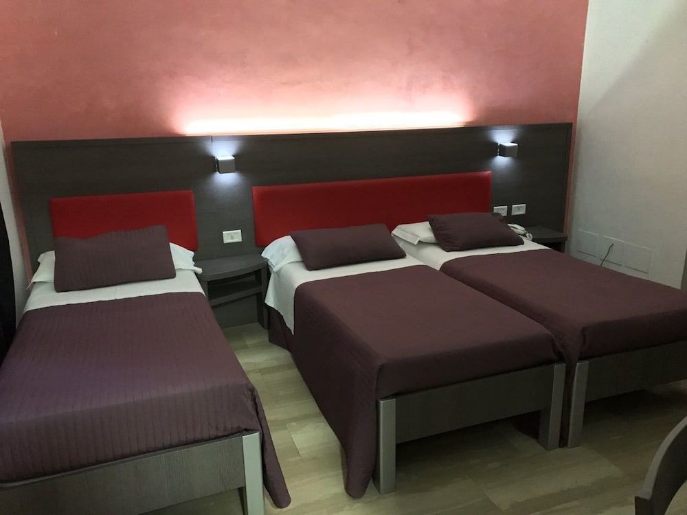 Hotel Center 1 Triple Room 2