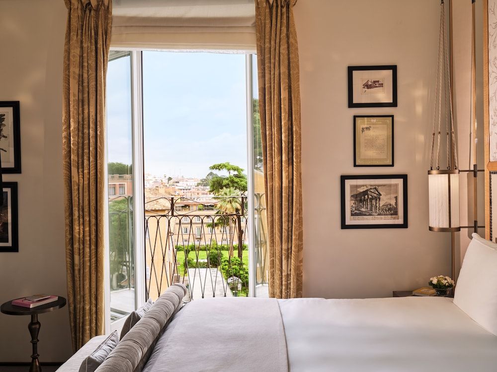 Room, Balcony (Prestige)