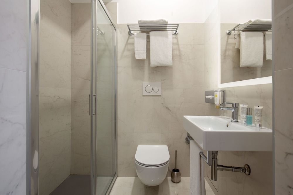 Hotel Emona Aquaeductus Standard Double Room, 1 double bed or 2 single beds 4