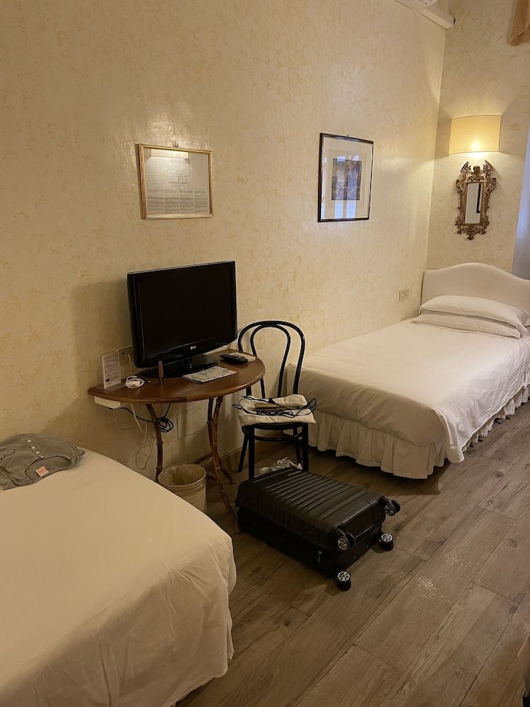 undefined Hotel Fontana 2