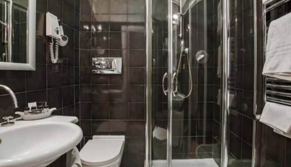 Hotel Fontana Double Room (Trevi Fountain View) 5