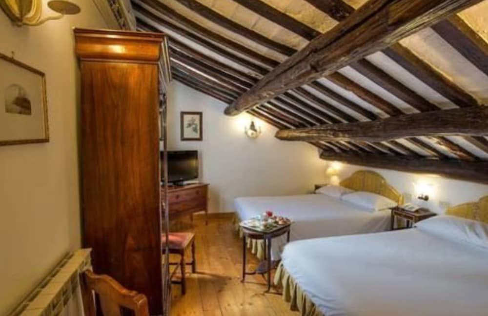 undefined Hotel Fontana 4