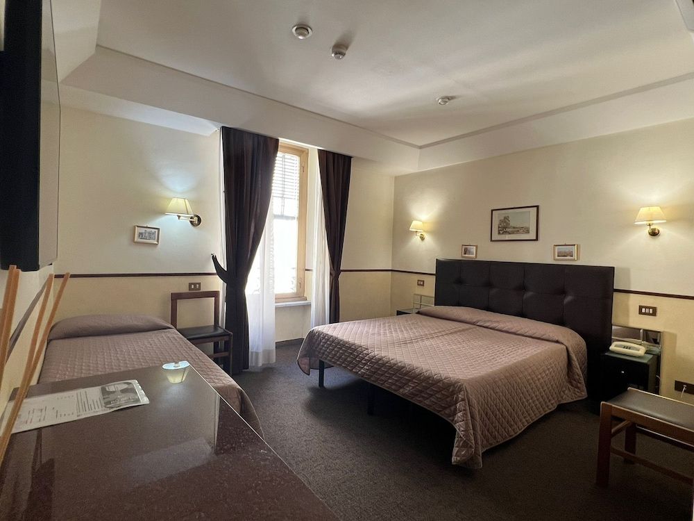 undefined Hotel Garda 10