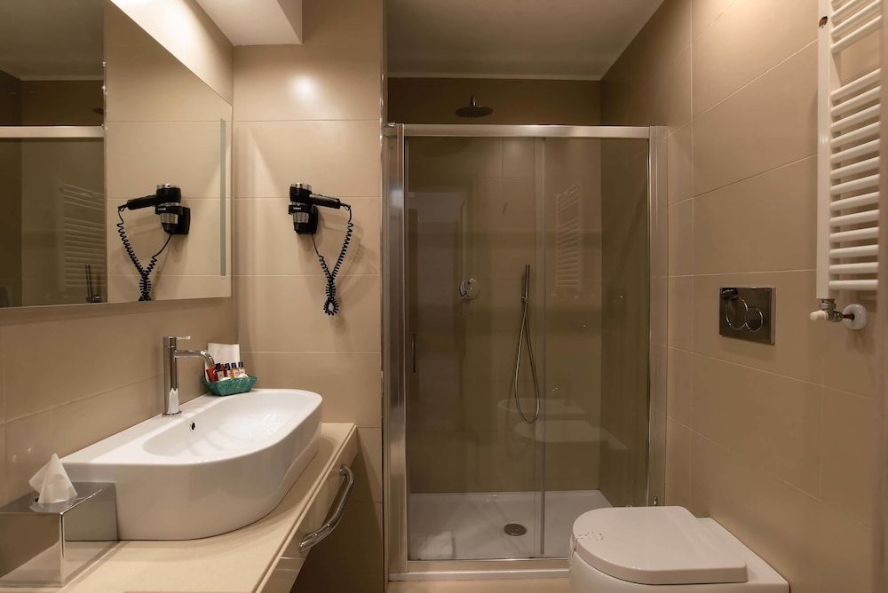 Suite, Queen or 2 Twin