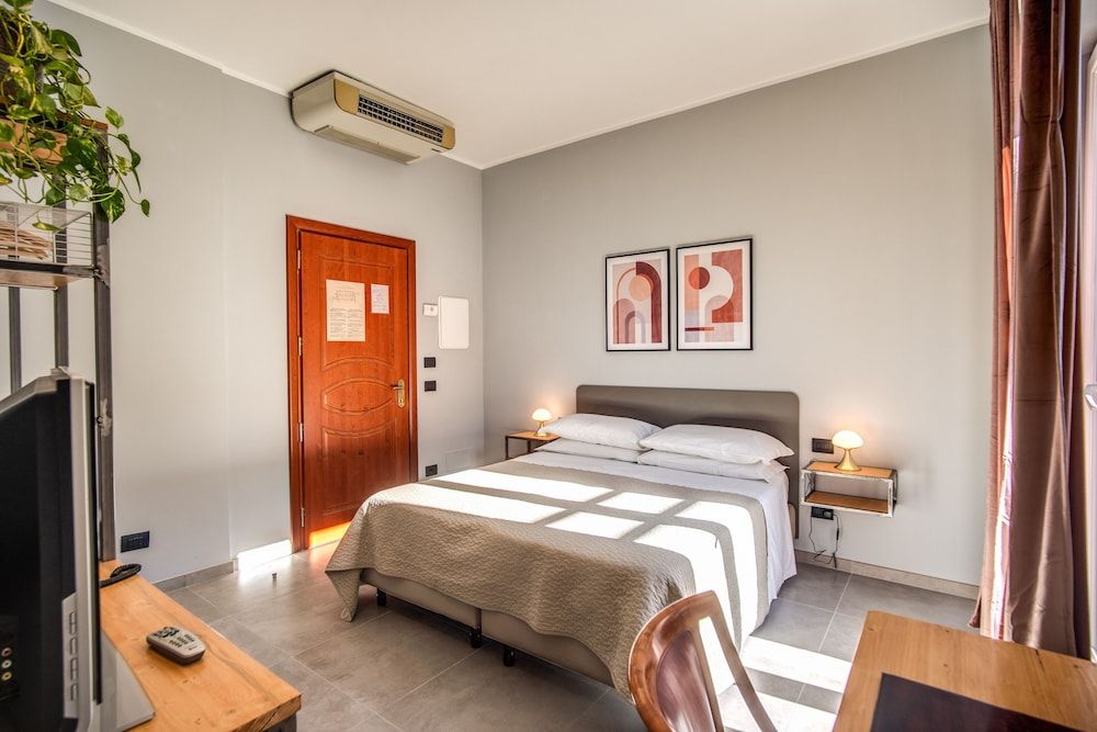 Hotel King Superior Double or Twin Room, Balcony 8