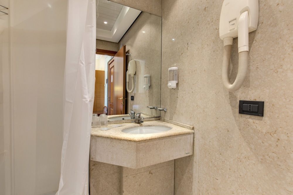 Hotel King Superior Double or Twin Room, Balcony 13