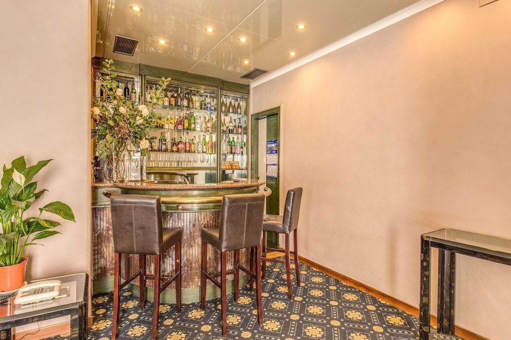 undefined Hotel King 7