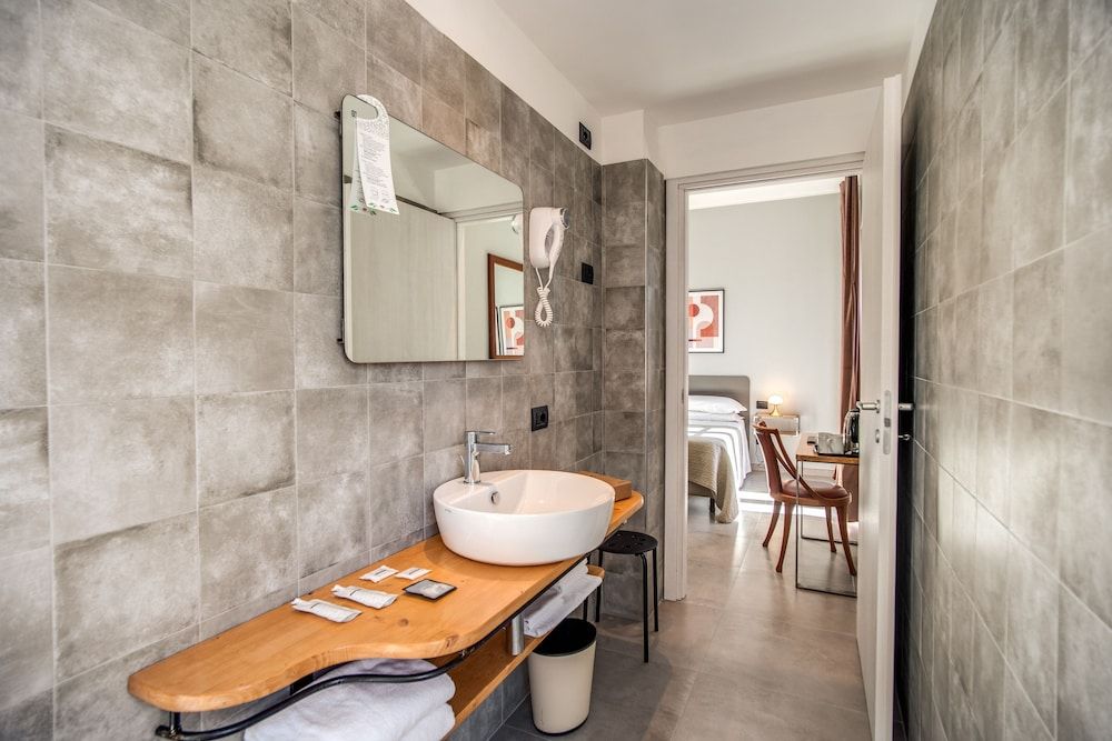 Hotel King Superior Double or Twin Room, Balcony 18